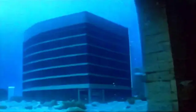 I am underwater (noper) by noper