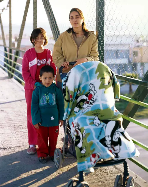 People of Suburbia #16 by Alejandro Cartagena