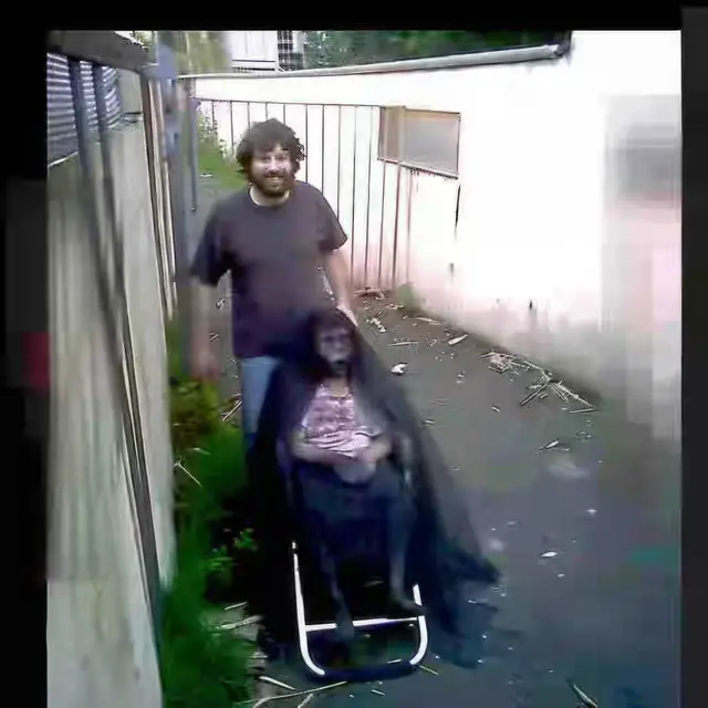 Grandma-Stroller by Mind Wank