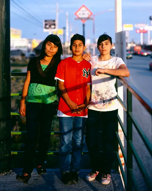 People of Suburbia #27 by Alejandro Cartagena